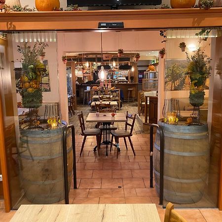 Ferienwohnungen Park Cafe Am Kurpark 베른카슈텔쿠에스 외부 사진