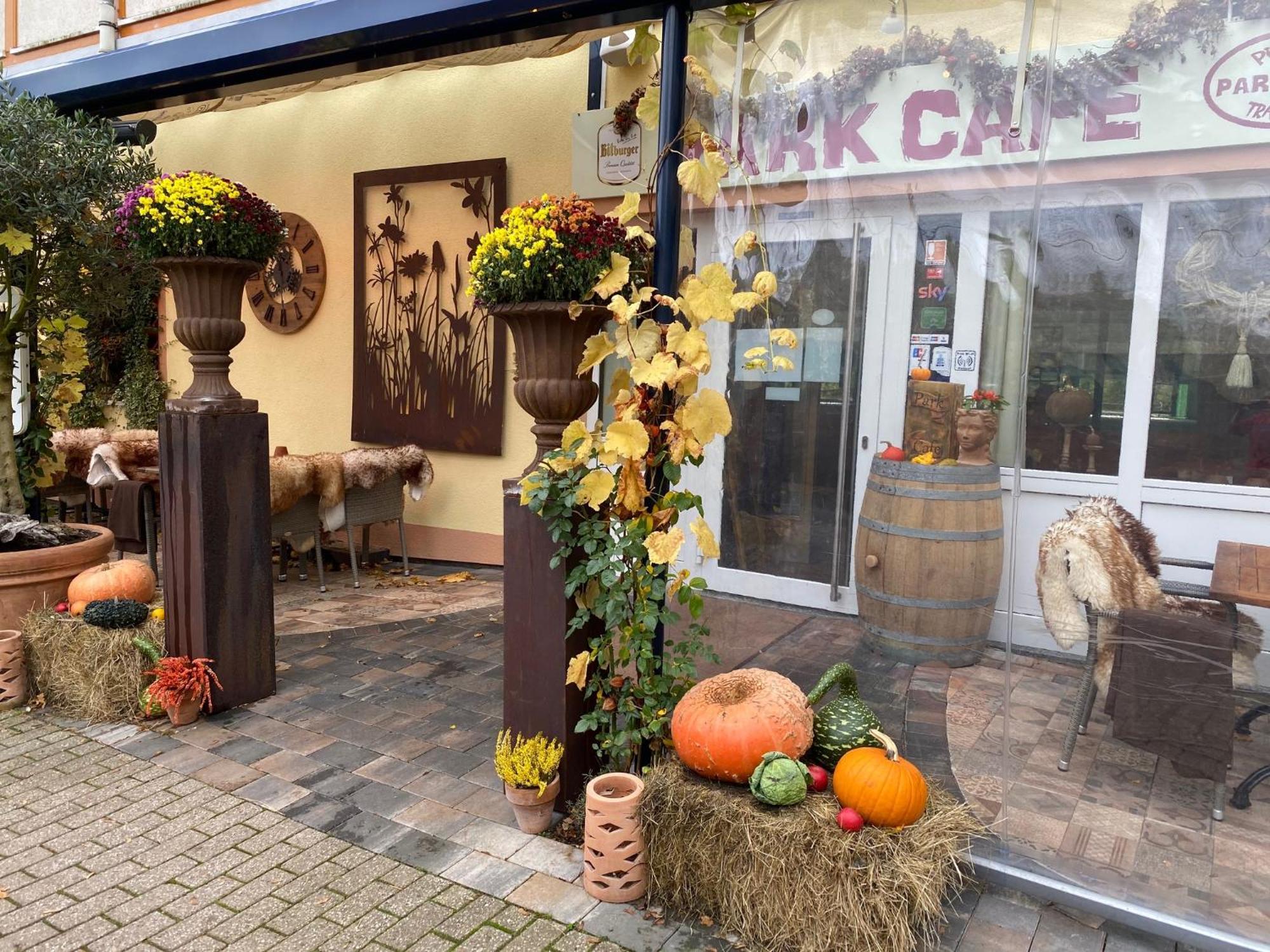 Ferienwohnungen Park Cafe Am Kurpark 베른카슈텔쿠에스 외부 사진